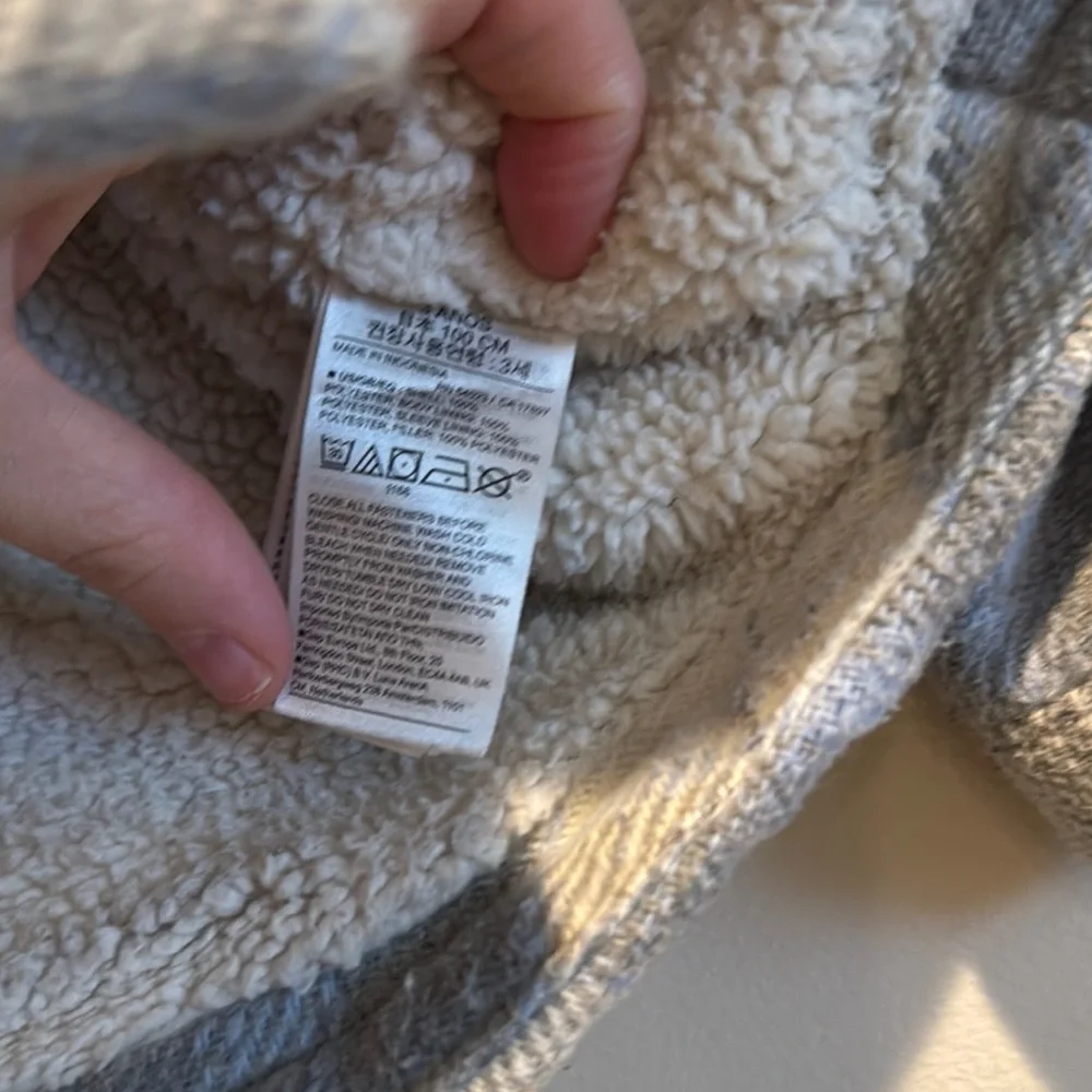 GAP Gray and Cream Jean Jacket Casual Style Sherpa Lined‎ 3 Year Old